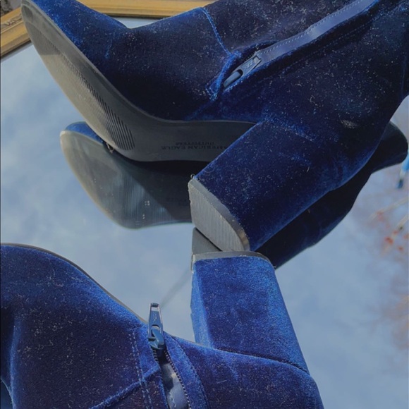 american eagle outfitters blue suede chunky heels, size seven. - Picture 3 of 4